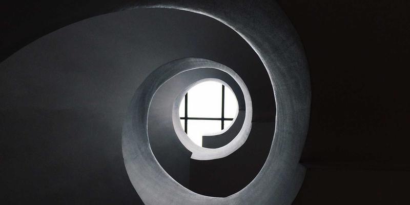 神经扣的无线充电与续航技术：长期植入设备的能源解决方案如何革新健康护理